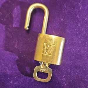 Louis Vuitton Luxurious Brass Lock With Key #304